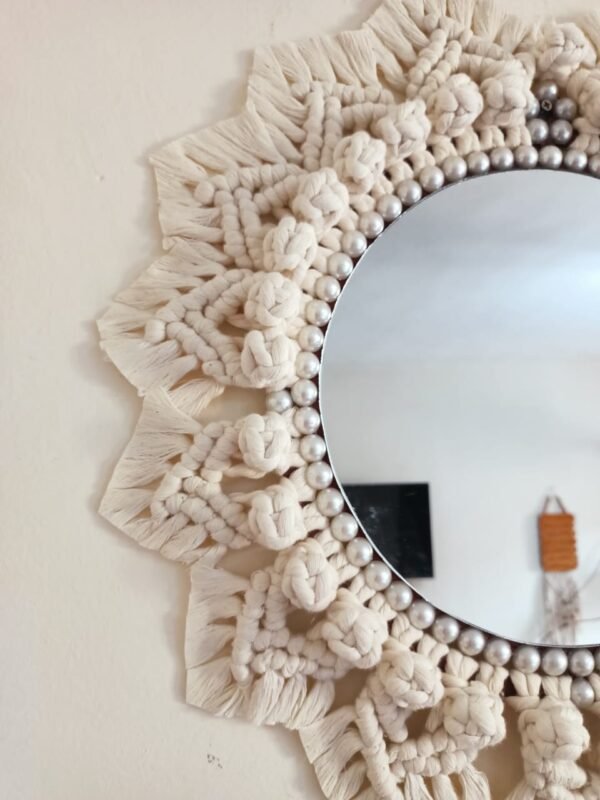 مرآة مكرمية "زهرة اللؤلؤ"