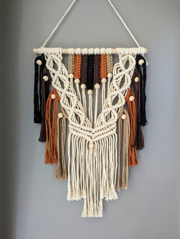 لوحة مكرمية جدارية "ريشة الغابة"