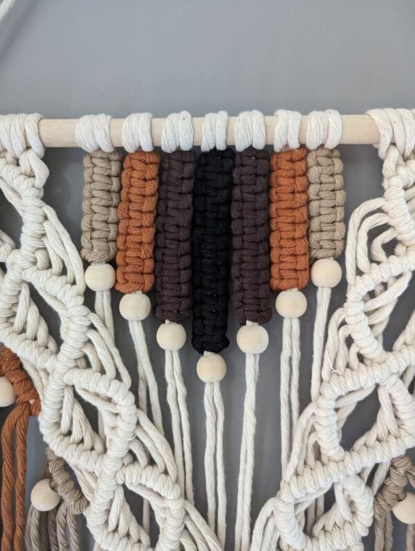 لوحة مكرمية جدارية "ريشة الغابة"