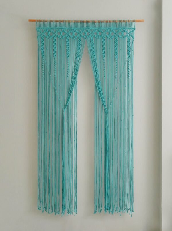 ستارة مكرمية "أمواج الحياة"