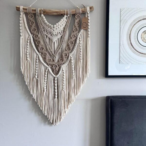 "لوحة جدارية مكرمية سيمفونية"