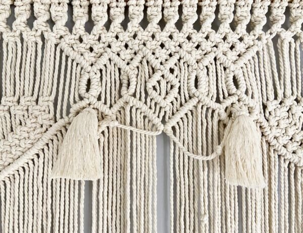 ستارة مكرمية "بوابة النور"